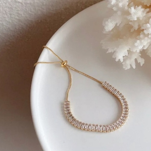 Jewelry - ✨🆕 “Elise" Bracelet .